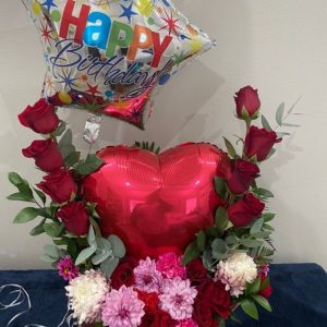 Estrella de Cumpleaños — Globos y Rosas con Claveles